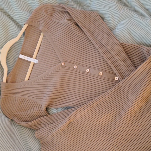 Aritzia Dresses & Skirts - Aritzia Group By Babaton Avalon Midi Dress